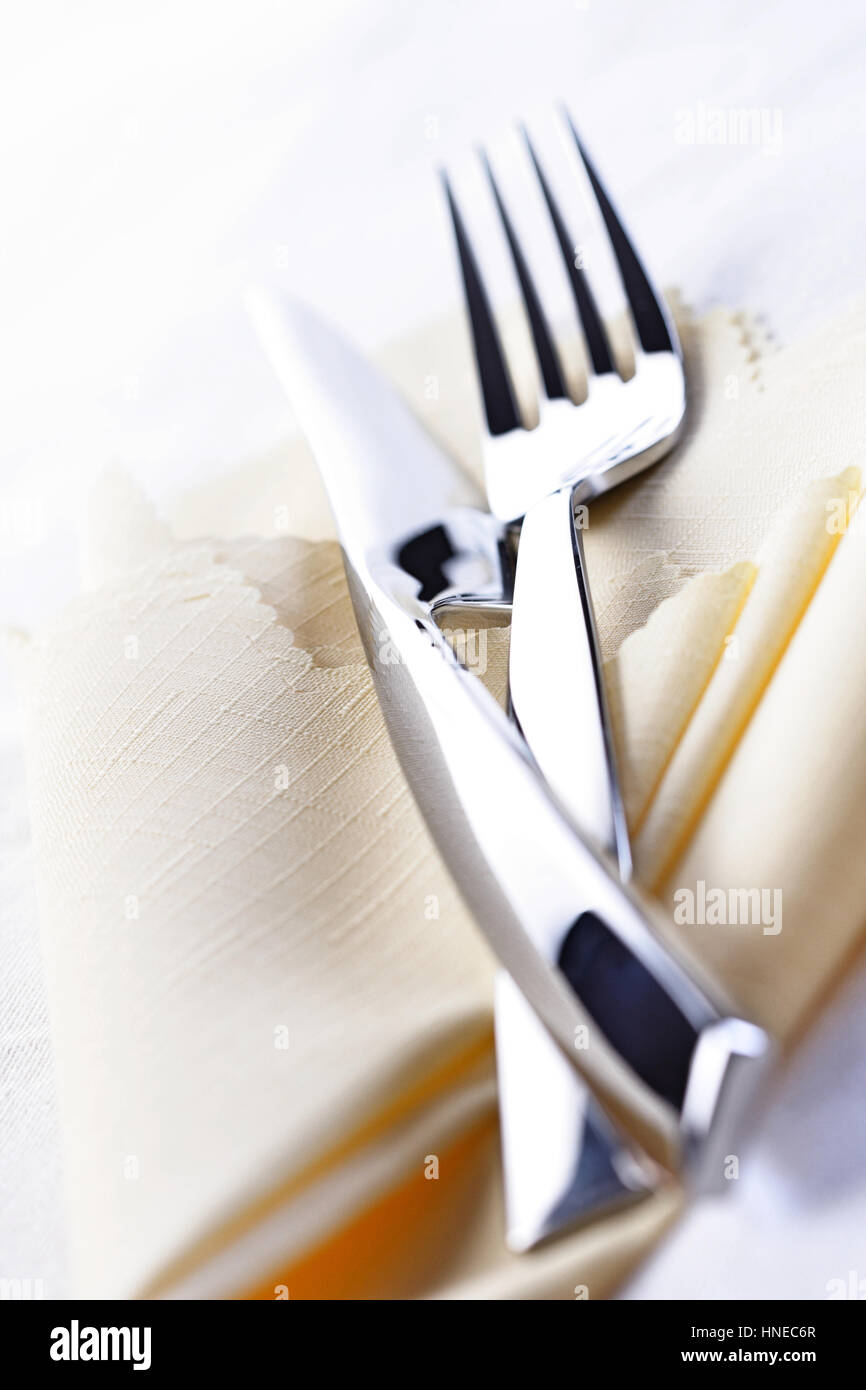 Chiusura del coltello e forchetta si trova su tela Foto Stock