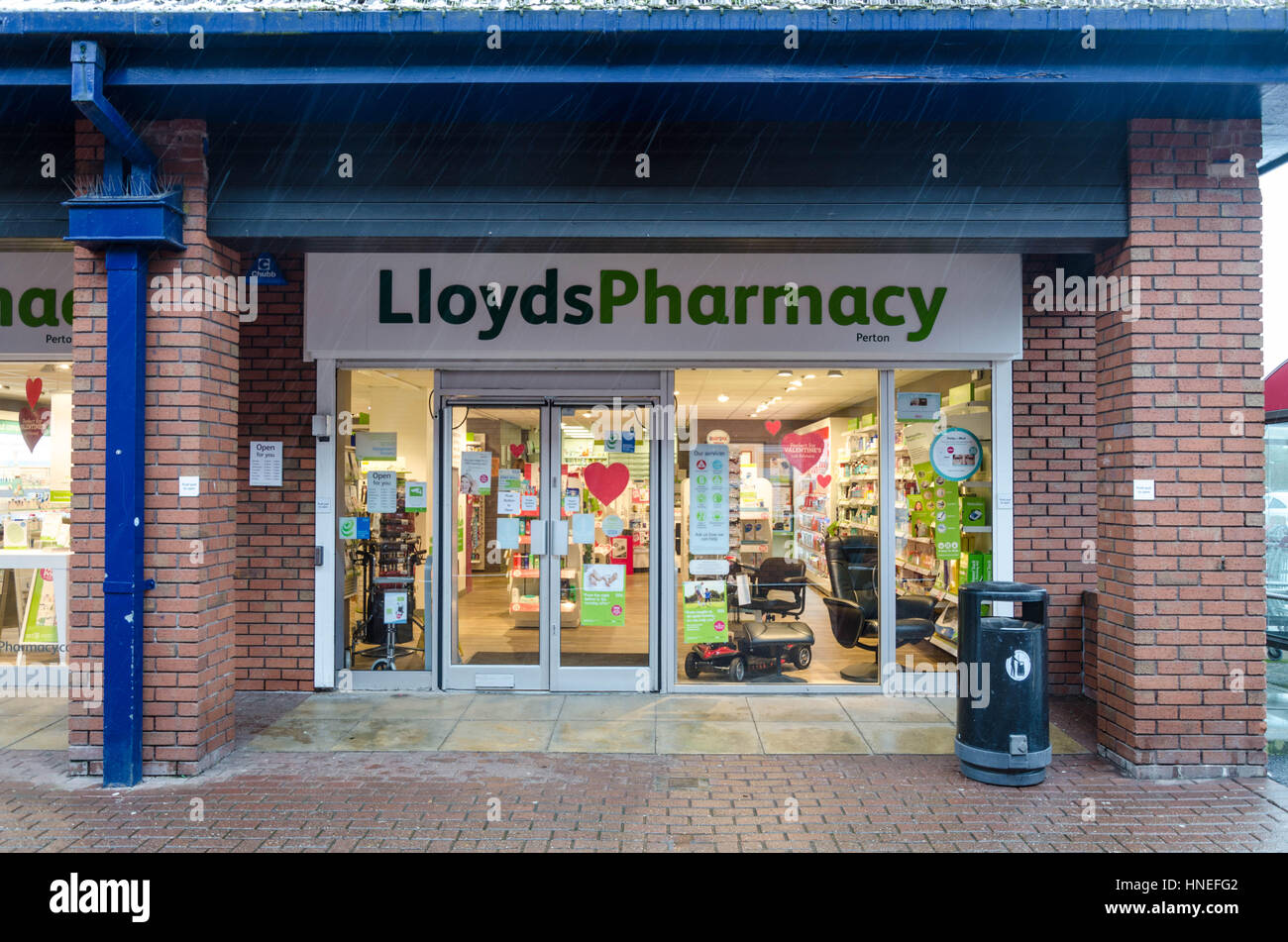 Il Lloyds Pharmacy store in Perton, South Staffordshire. Foto Stock