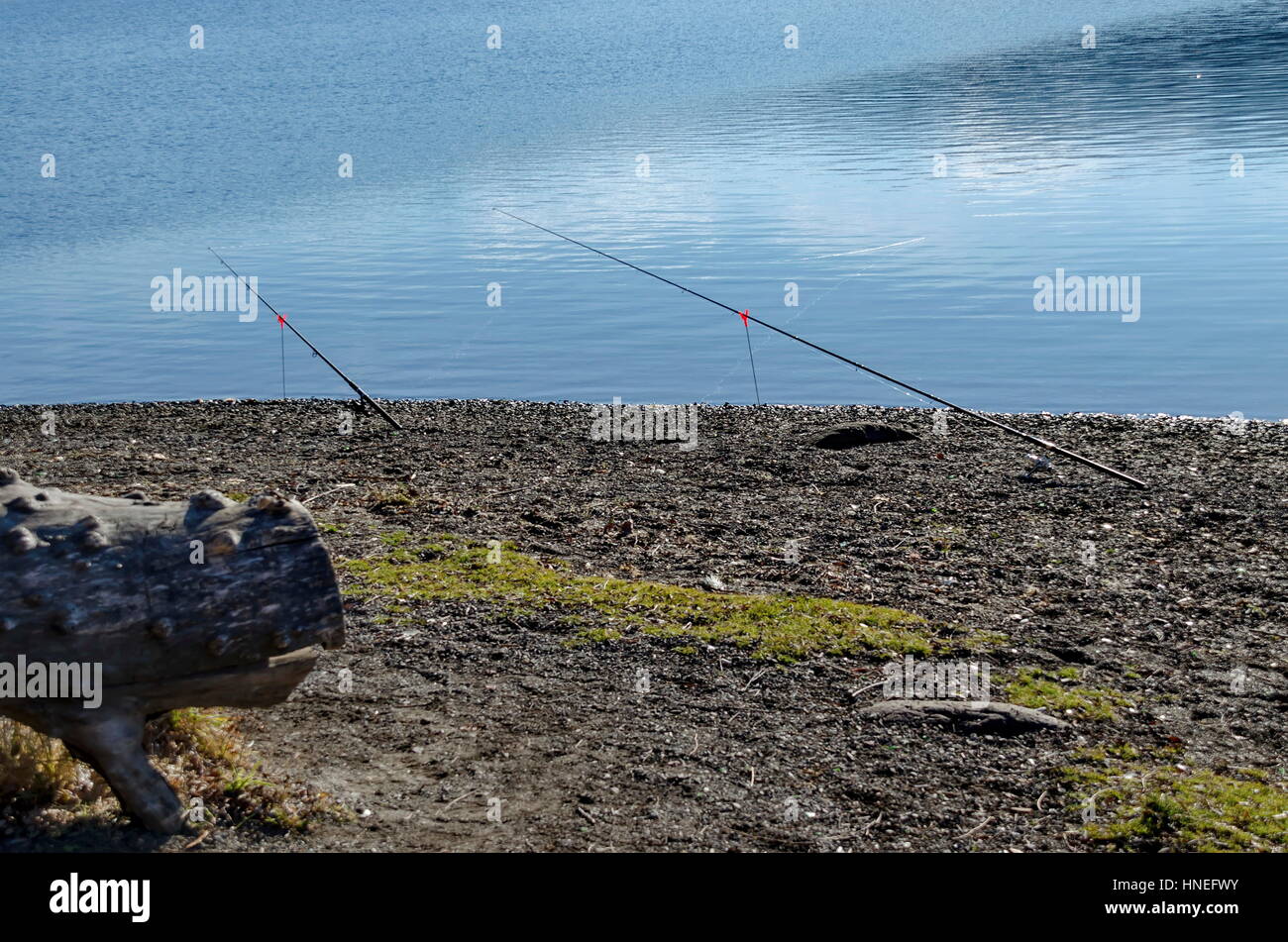 Canna da pesca di stand by dam Iskar in inverno, Pancharevo, Bulgaria Foto Stock