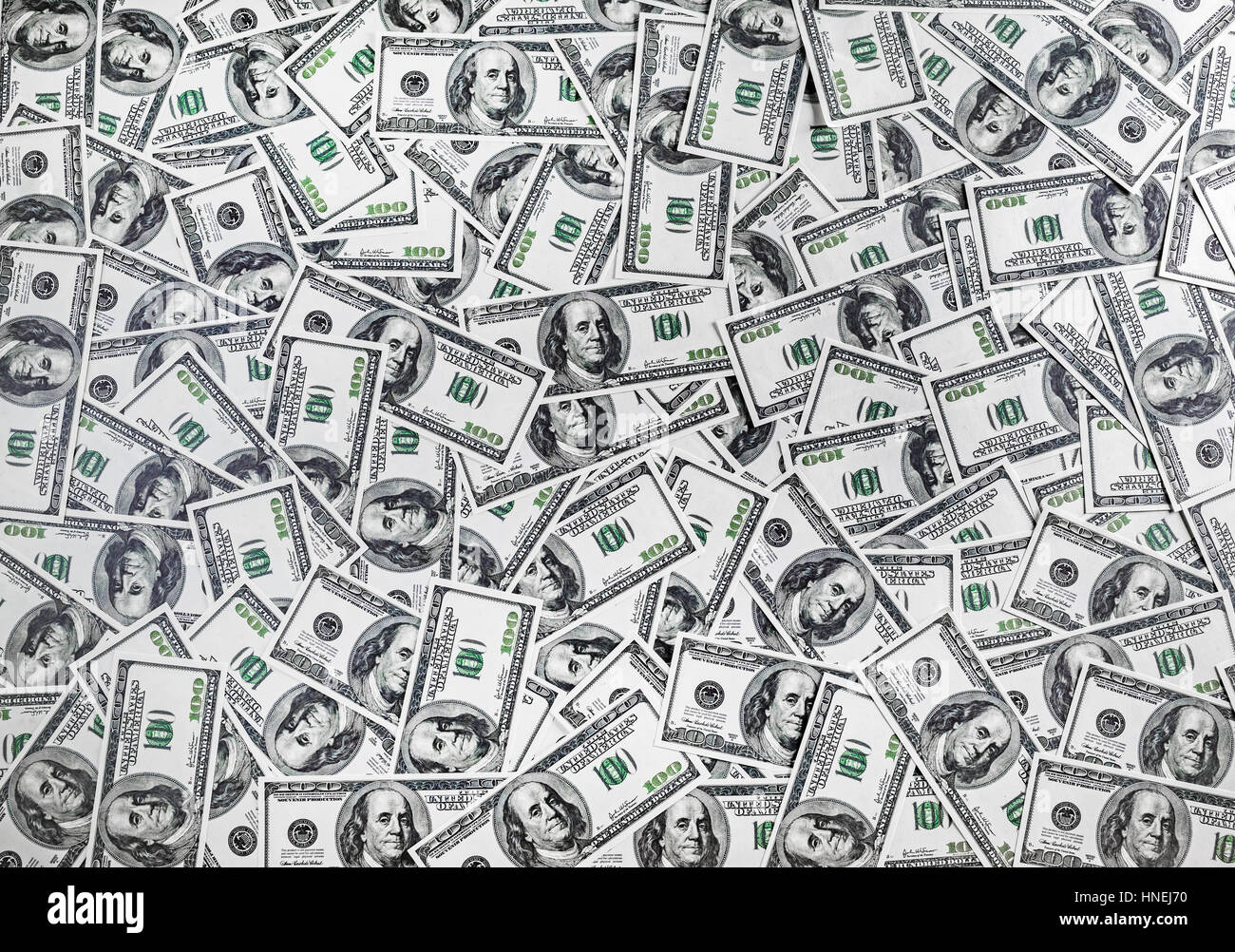 American Hundred Dollar Bills. Denaro falso come sfondo. Un centinaio di dollari heap. Vista dall'alto. Foto Stock