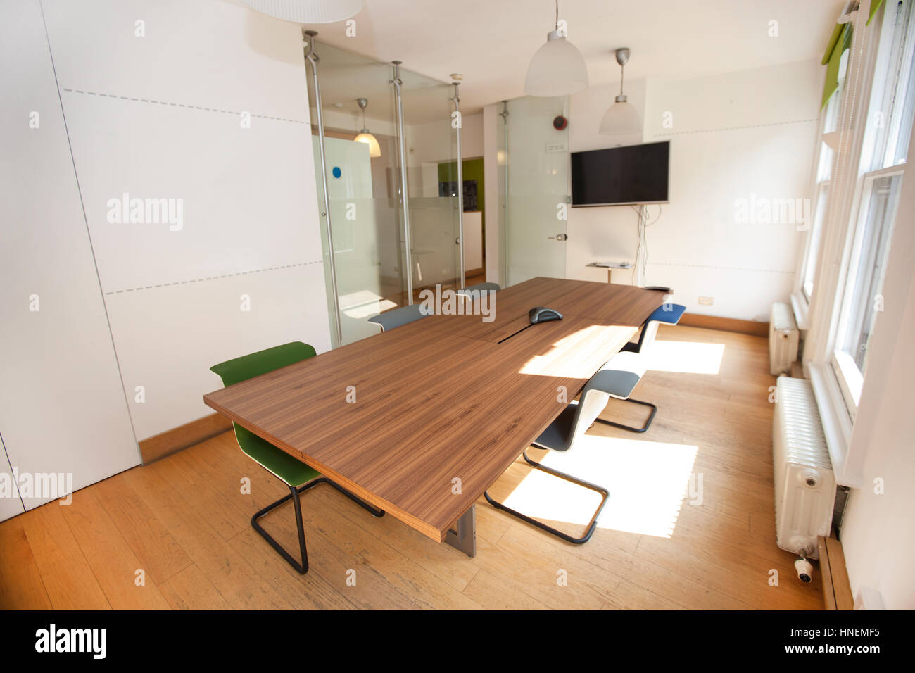 Tavolo e sedie in ufficio Foto Stock
