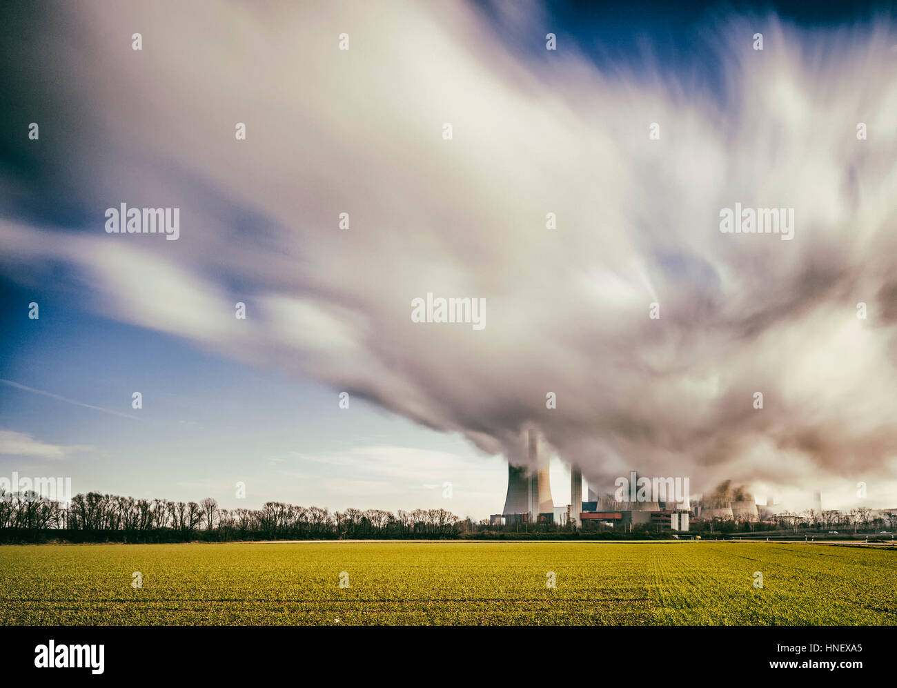 Nuvole di vapore, alimentato a lignite power plant Niederaußem, Nord Reno-Westfalia, Germania Foto Stock