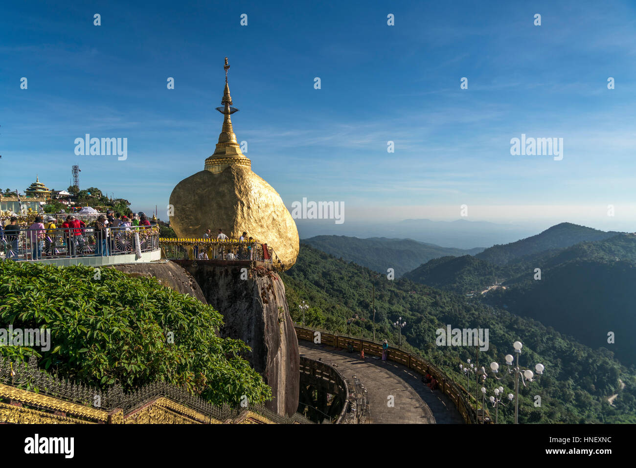 Golden Rock Kyaiktiyo Pagoda, Kyaikto, Myanmar Foto Stock