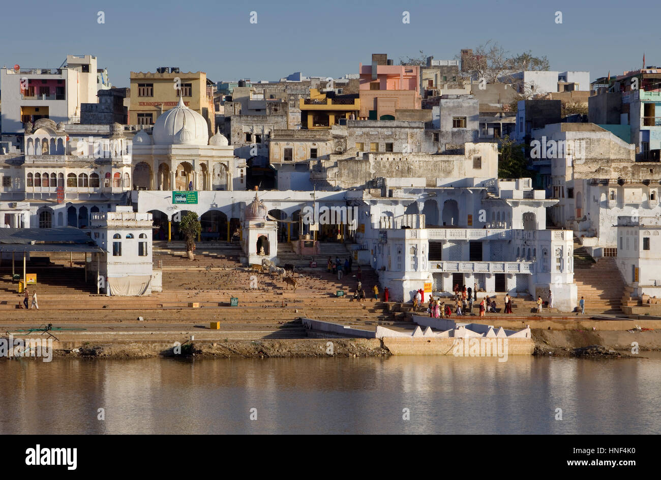 Ghat, ghats, townscape, cityscape, Ghat, il Lago Santo e il villaggio di Pushkar,pushkar, Rajasthan, India Foto Stock