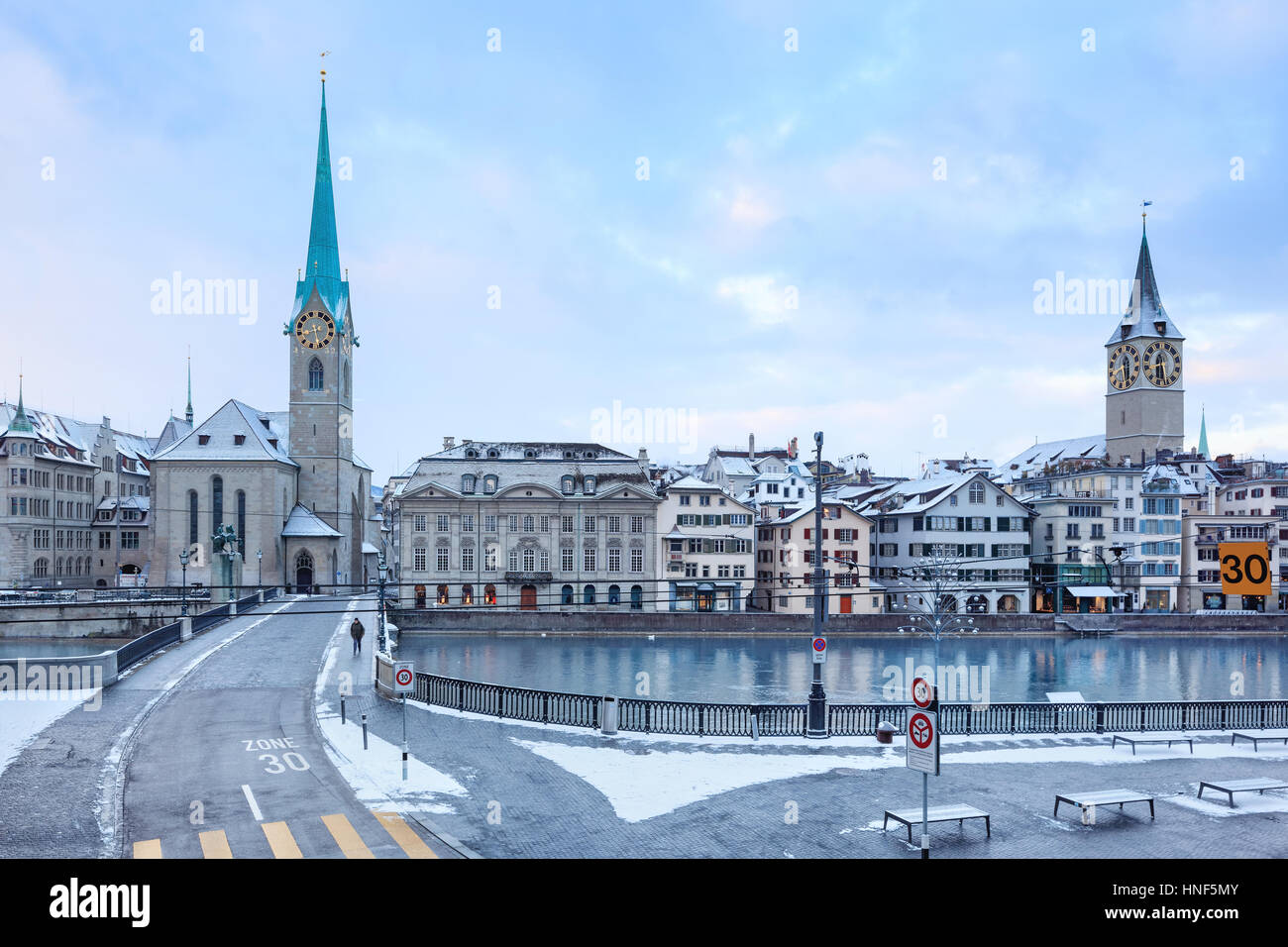Vecchia città di Zurigo, con vista sul fiume Foto Stock