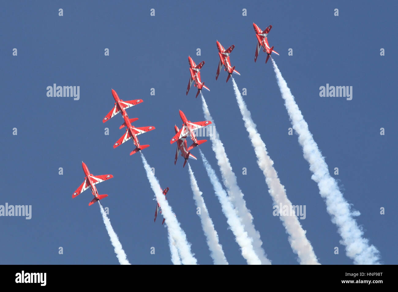 Due sezioni della Royal Air Force Team Display, le frecce rosse suddivise durante un display a Duxford airshow. Foto Stock