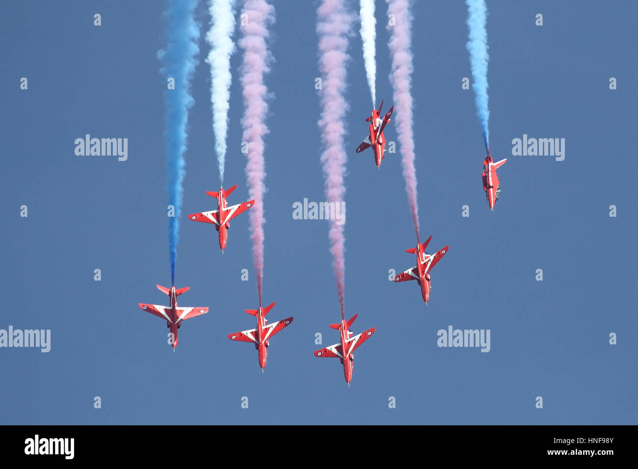 Ultima rottura a Duxford Airshow dal Royal Air Force Team Display, le frecce rosse flying Hawk T1's. Foto Stock