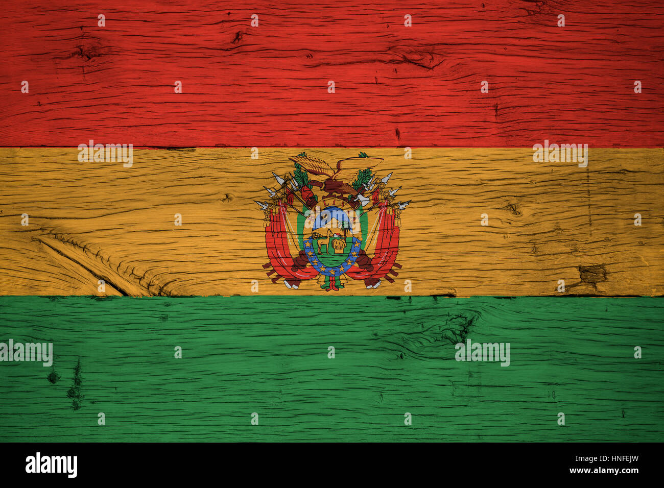 Bolivia bandiera nazionale con lo stemma o cresta dipinta sul vecchio legno di quercia. La pittura è colorato su tavole della vecchia stazione di trasporto. Foto Stock