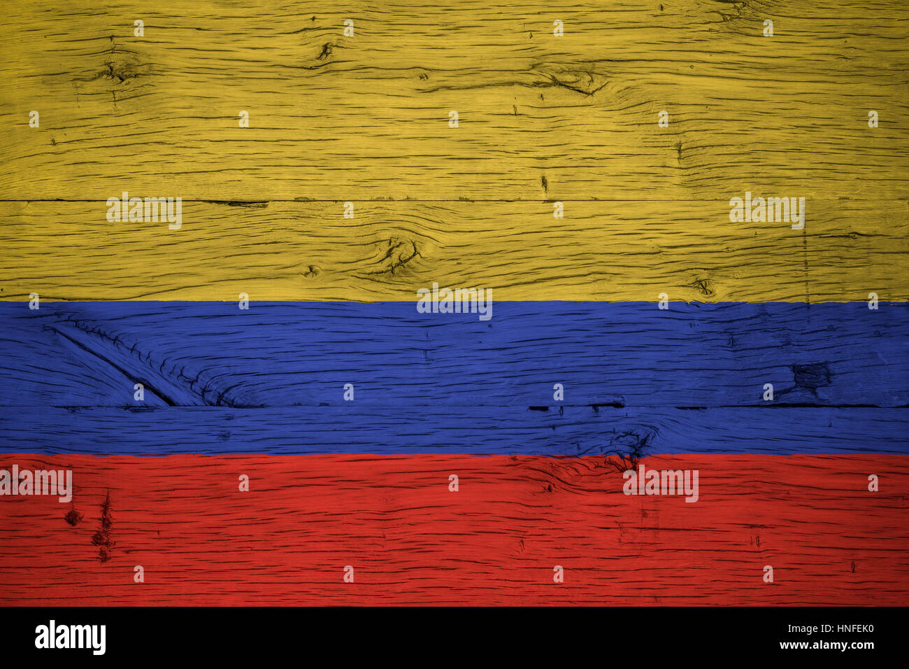 Colombia Nazionale bandiera dipinta sul vecchio legno di quercia. La pittura è colorato su tavole della vecchia stazione di trasporto. Foto Stock
