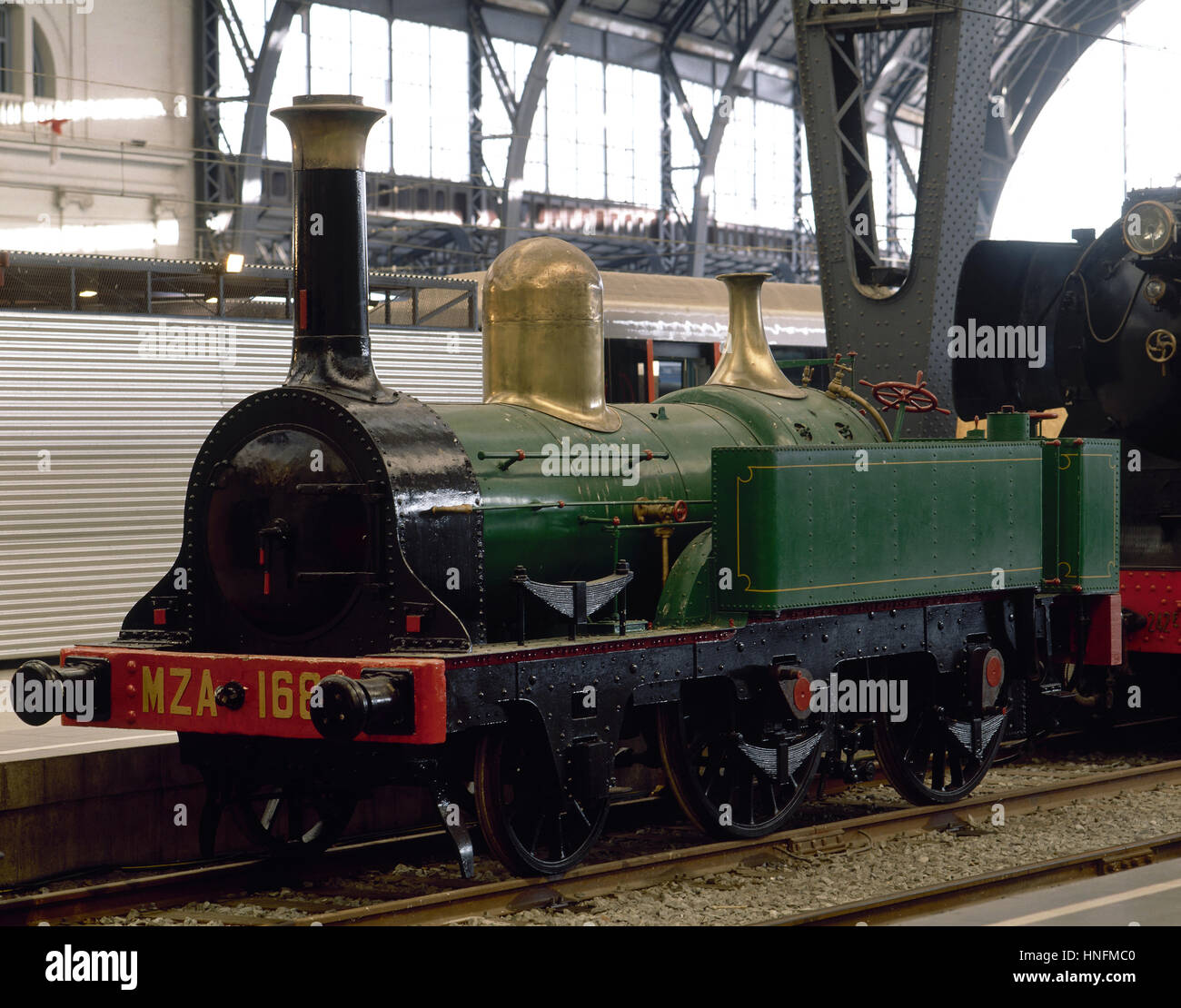 Locomotiva MZA 168. Il modello di Martorell è la più antica locomotiva conservata in Spagna. Esposizione: 150 anni di storia ferroviaria. Francia stazione. Barcellona, Spagna. Foto Stock