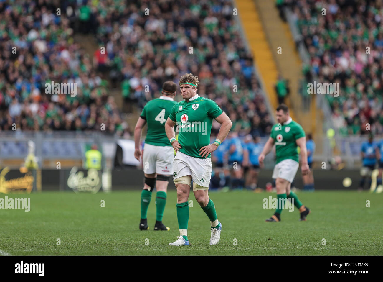 Roma,Italia.XI Febbraio, 2017. Jamie Heaslip appoggia sul suo fianco dopo una prova nella partita contro l' Italia nel RBS 6 Nazioni©Massimiliano Carnabuci/Alamy news Foto Stock