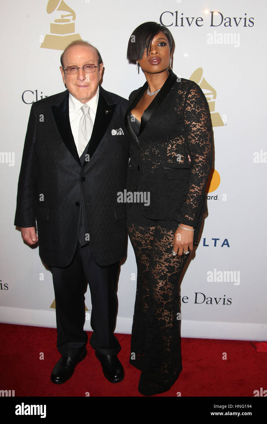 Beverly Hills, CA - 11 febbraio: Clive Davis, Jennifer Hudson, a pre-GRAMMY Gala e salutare per l'industria le icone in onore di Debra Lee, presso il Beverly Hilton Hotel In California il 11 febbraio 2017. Foto Stock