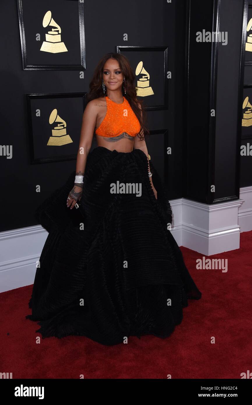 Los Angeles, CA, Stati Uniti d'America. 12 Feb, 2017. Rihanna presso gli arrivi per 59th Annual Grammy Awards 2017 - Arrivi, STAPLES Center di Los Angeles, CA 12 febbraio 2017. Credito: Max Parker/Everett raccolta/Alamy Live News Foto Stock
