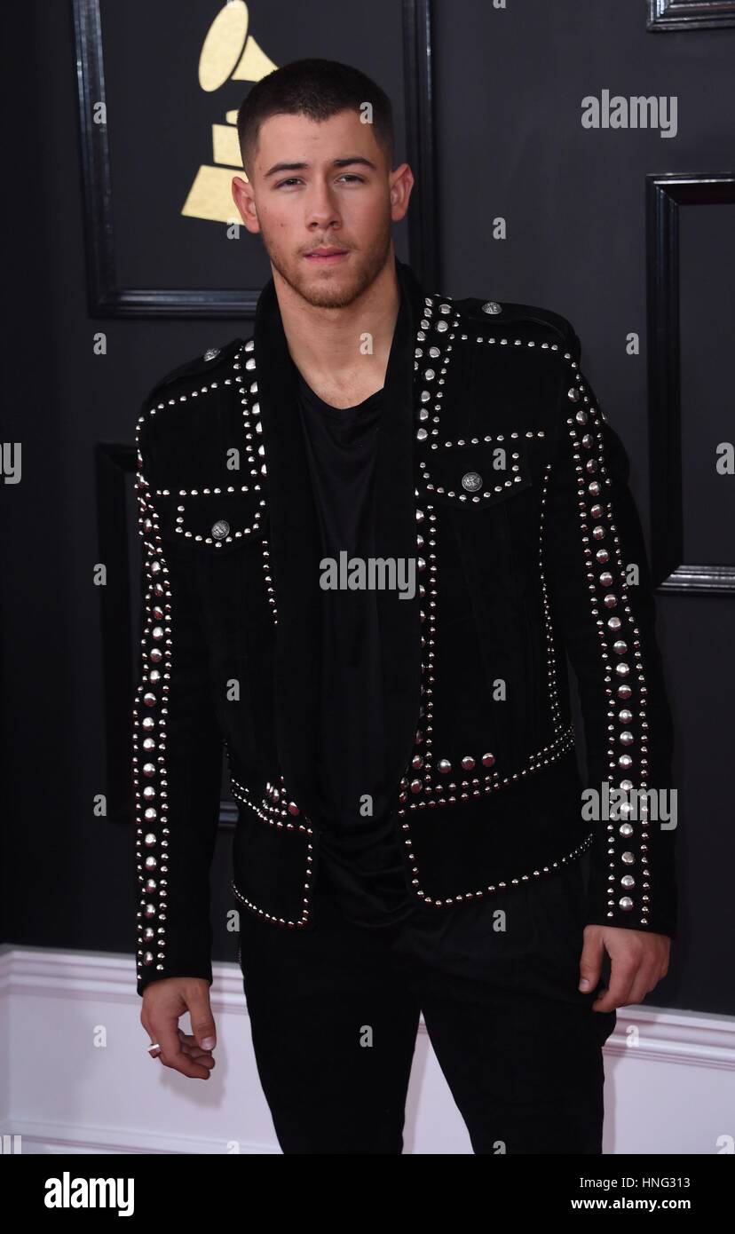 Los Angeles, CA, Stati Uniti d'America. 12 Feb, 2017. Nick Jonas presso gli arrivi per 59th Annual Grammy Awards 2017 - Arrivi 2, STAPLES Center di Los Angeles, CA 12 febbraio 2017. Credito: Max Parker/Everett raccolta/Alamy Live News Foto Stock