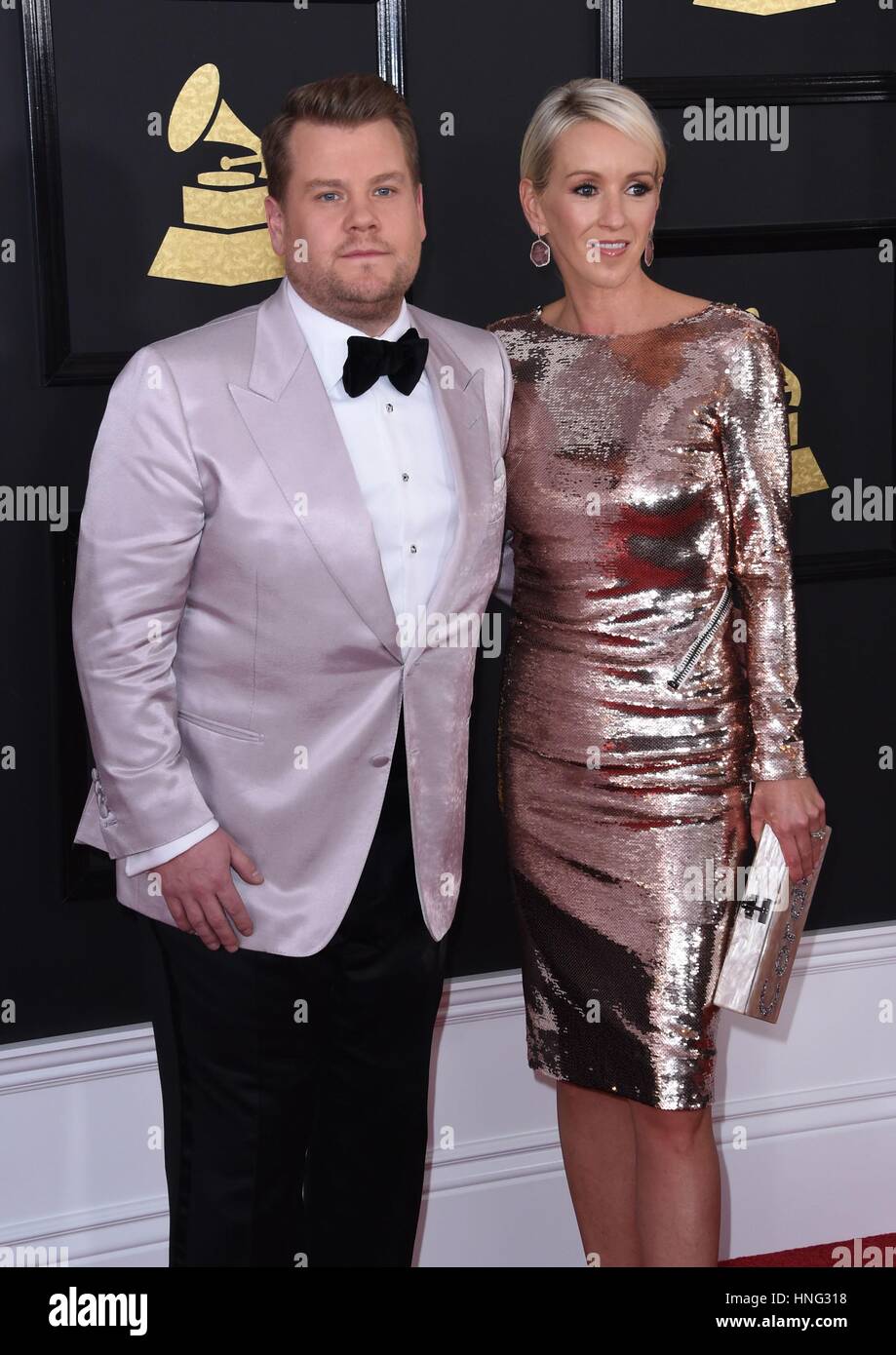 Los Angeles, CA, Stati Uniti d'America. 12 Feb, 2017. James Corden, Julia Carey presso gli arrivi per 59th Annual Grammy Awards 2017 - Arrivi 2, STAPLES Center di Los Angeles, CA 12 febbraio 2017. Credito: Max Parker/Everett raccolta/Alamy Live News Foto Stock