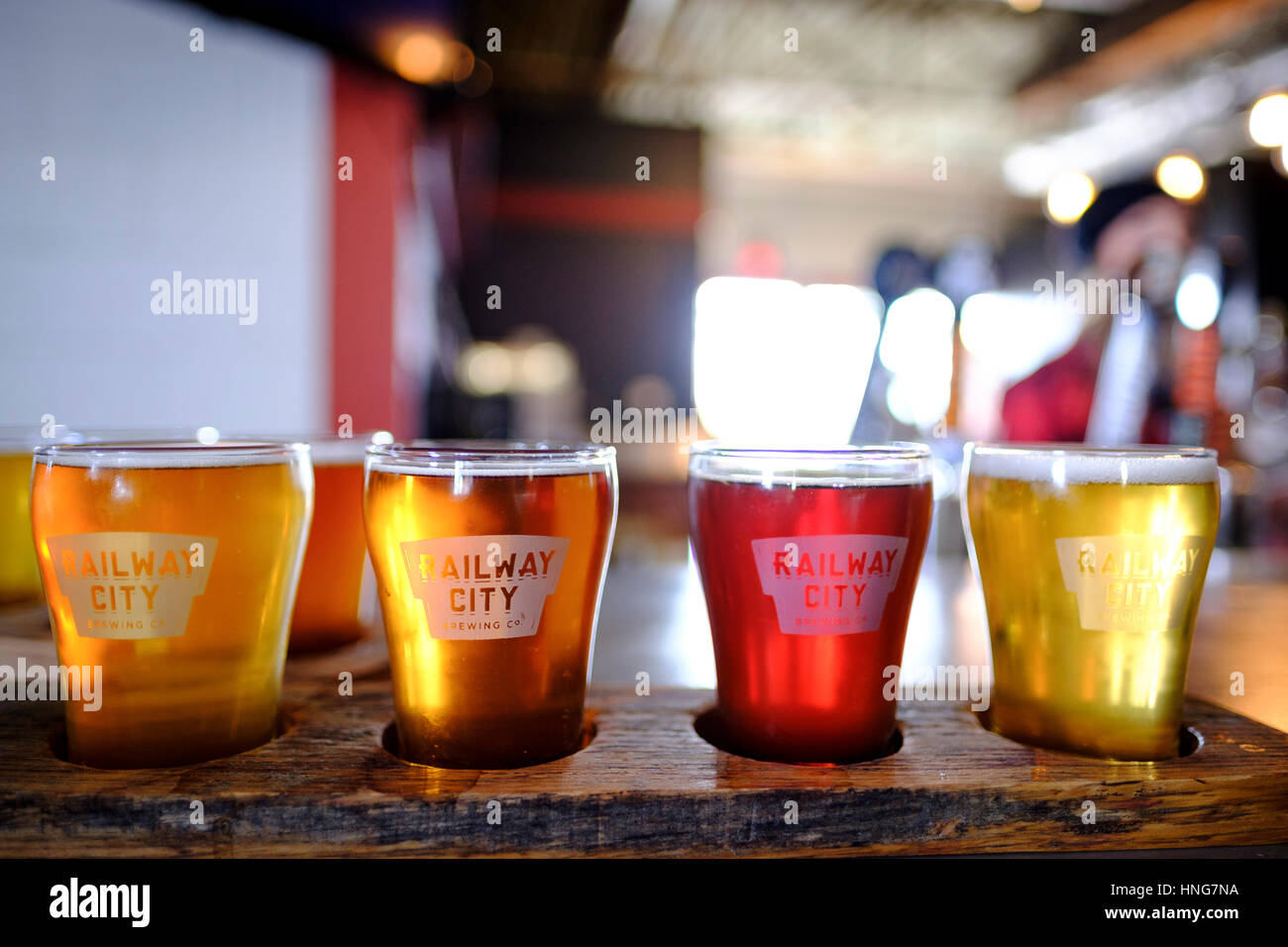 Close up di birra campioni alla stazione City Brewing Co., una microbirreria in san Tommaso, Ontario, Canada. Foto Stock