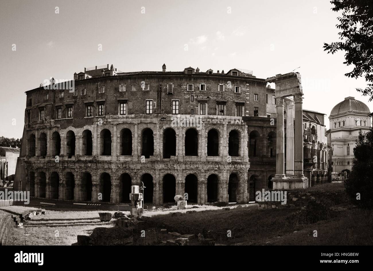 Marcello S Theatre Con Rovine Storiche Di Roma Italia Foto Stock Alamy