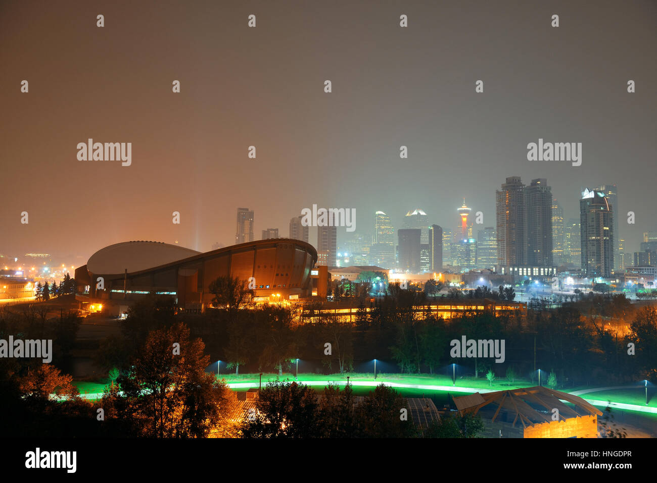 Paesaggio urbano di Calgary in Alberta di notte, Canada. Foto Stock