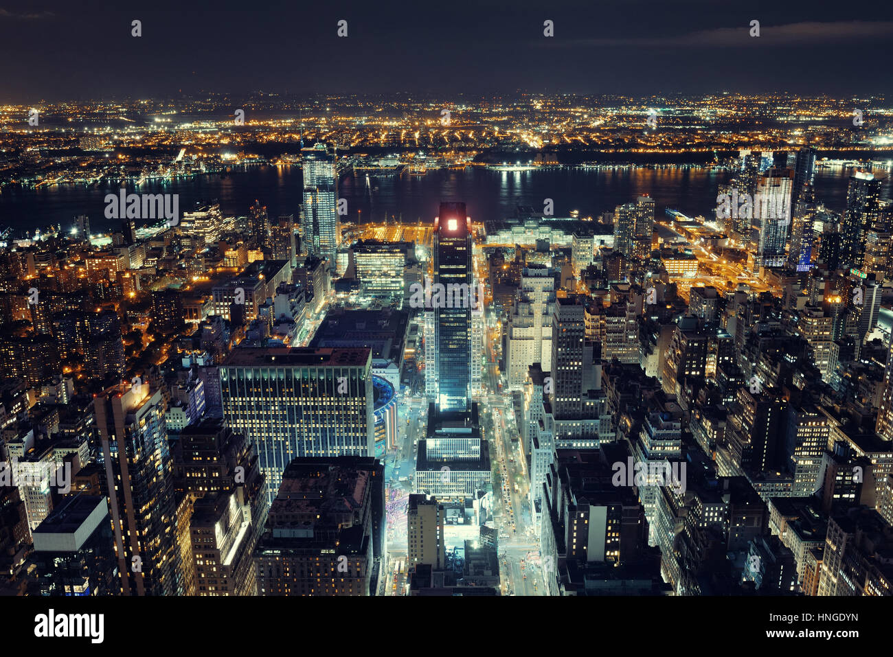 New York City West side 34th street paesaggio urbano vista di notte. Foto Stock