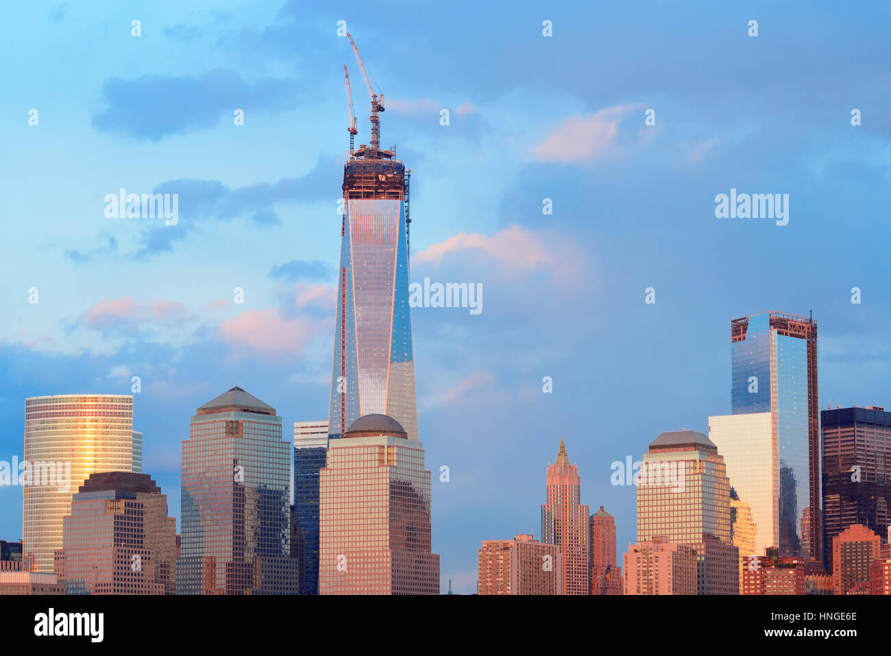 NEW YORK CITY - MARZO 20: One World Trade Center (Freedom Tower) al tramonto di Marzo 20, 2013 a New York City. Esso è il più alto edificio in New York Foto Stock