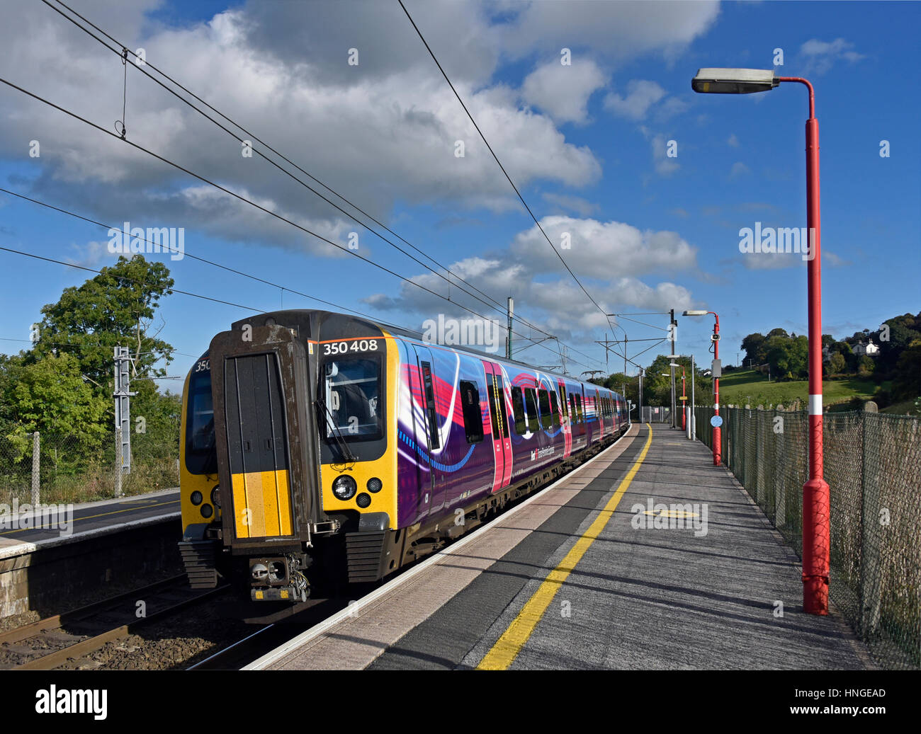 La British Rail 350/4 classe Desiro Transpennine Express No.350 408 alla stazione di Oxenholme, Cumbria, England, Regno Unito, Europa. Foto Stock
