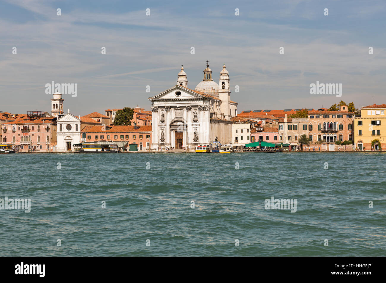 Vista sulla laguna di Venezia con la chiesa di Santa Maria del Rosario dei Gesuati comunemente conosciuto come Il Gesuati, Italia. Foto Stock