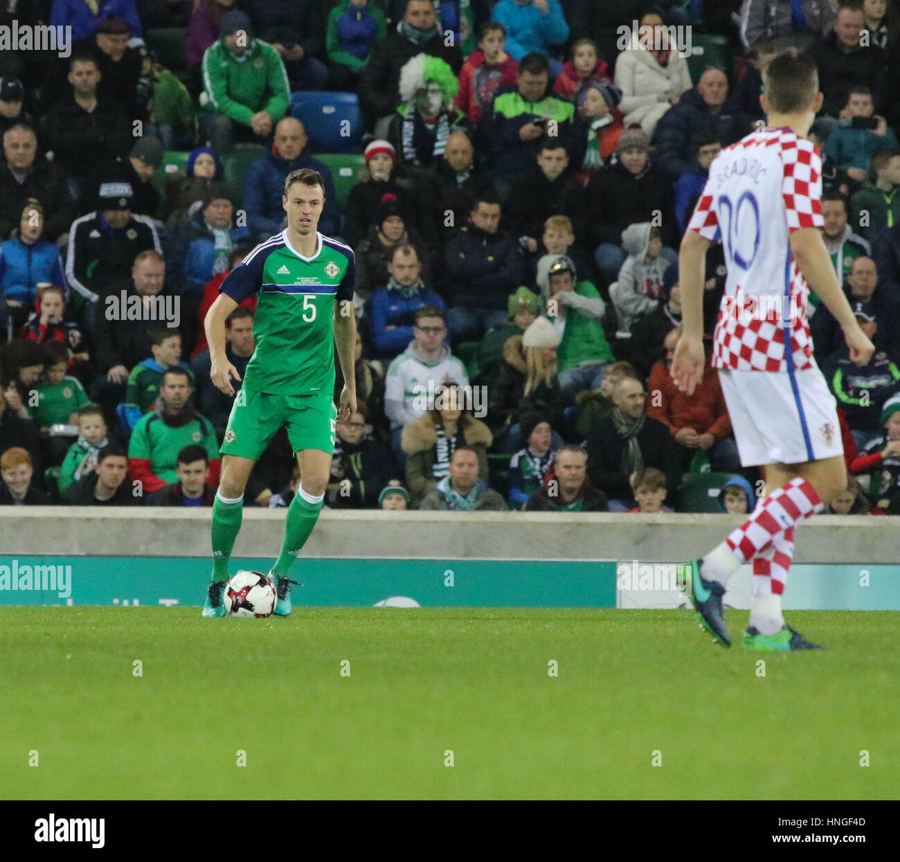 Belfast, Irlanda del Nord. Il 15 novembre 2016. International Football Friendly - Irlanda del Nord 0 Croazia 3. In Irlanda del Nord la Jonny Evans (5). Foto Stock