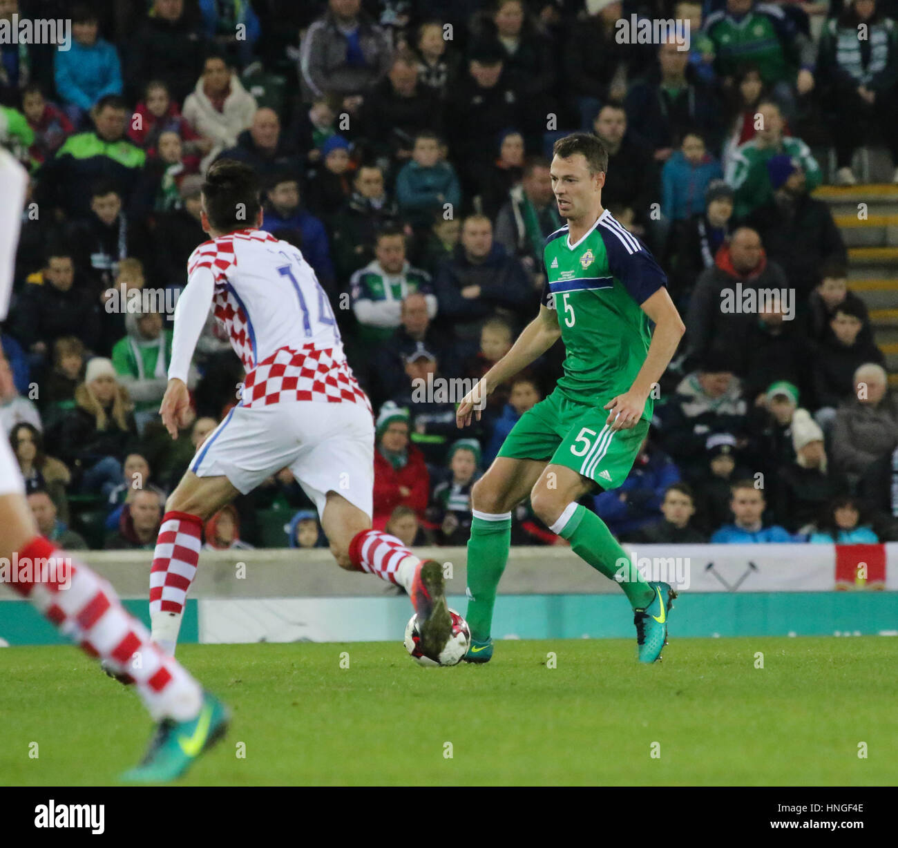 Belfast, Irlanda del Nord. Il 15 novembre 2016. International Football Friendly - Irlanda del Nord 0 Croazia 3. In Irlanda del Nord la Jonny Evans (5). Foto Stock