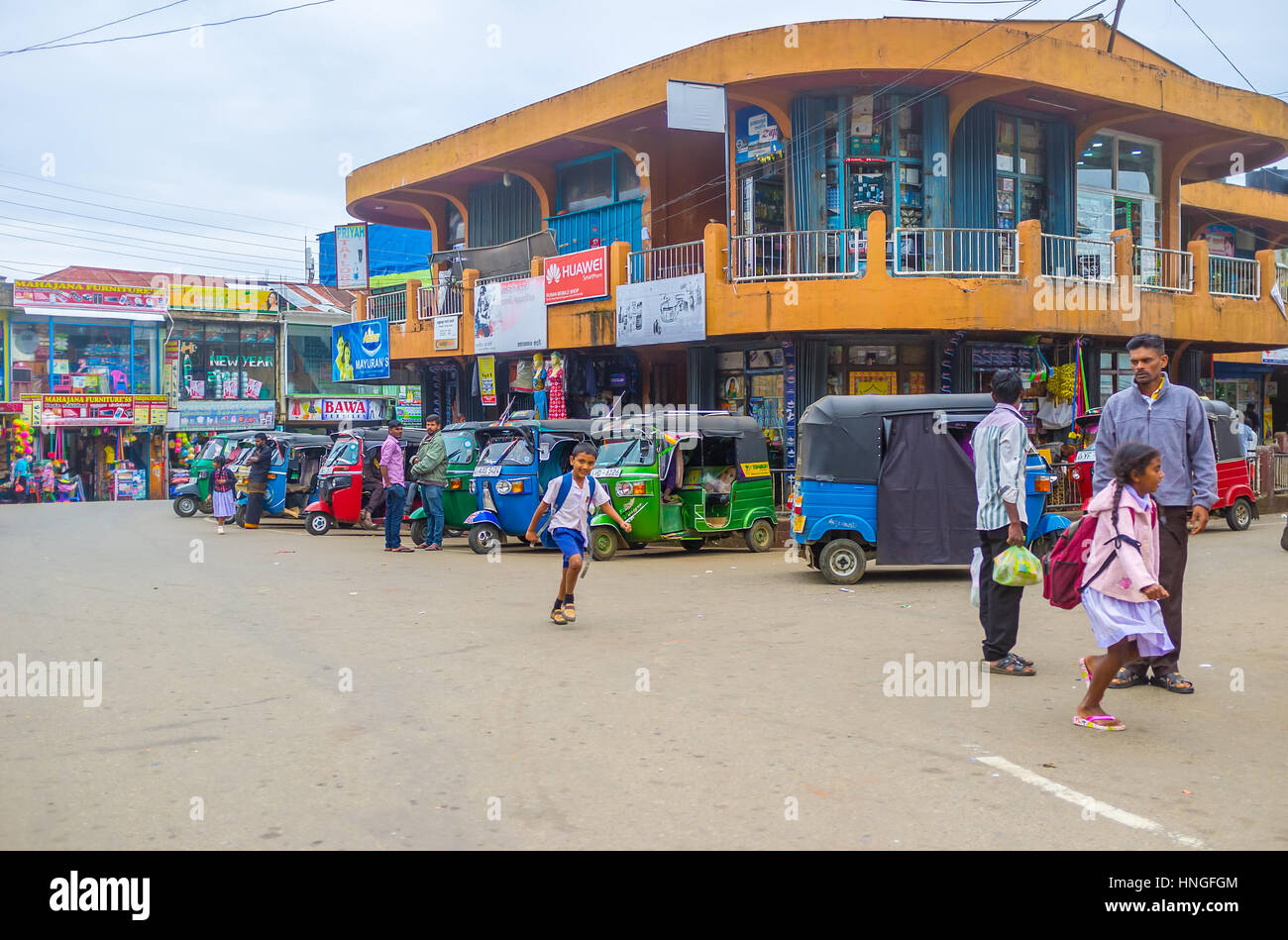 HAPUTALE, SRI LANKA - 30 novembre 2016: La scena urbana della cittadina in Sri Lanka, il 30 novembre a Haputale Foto Stock