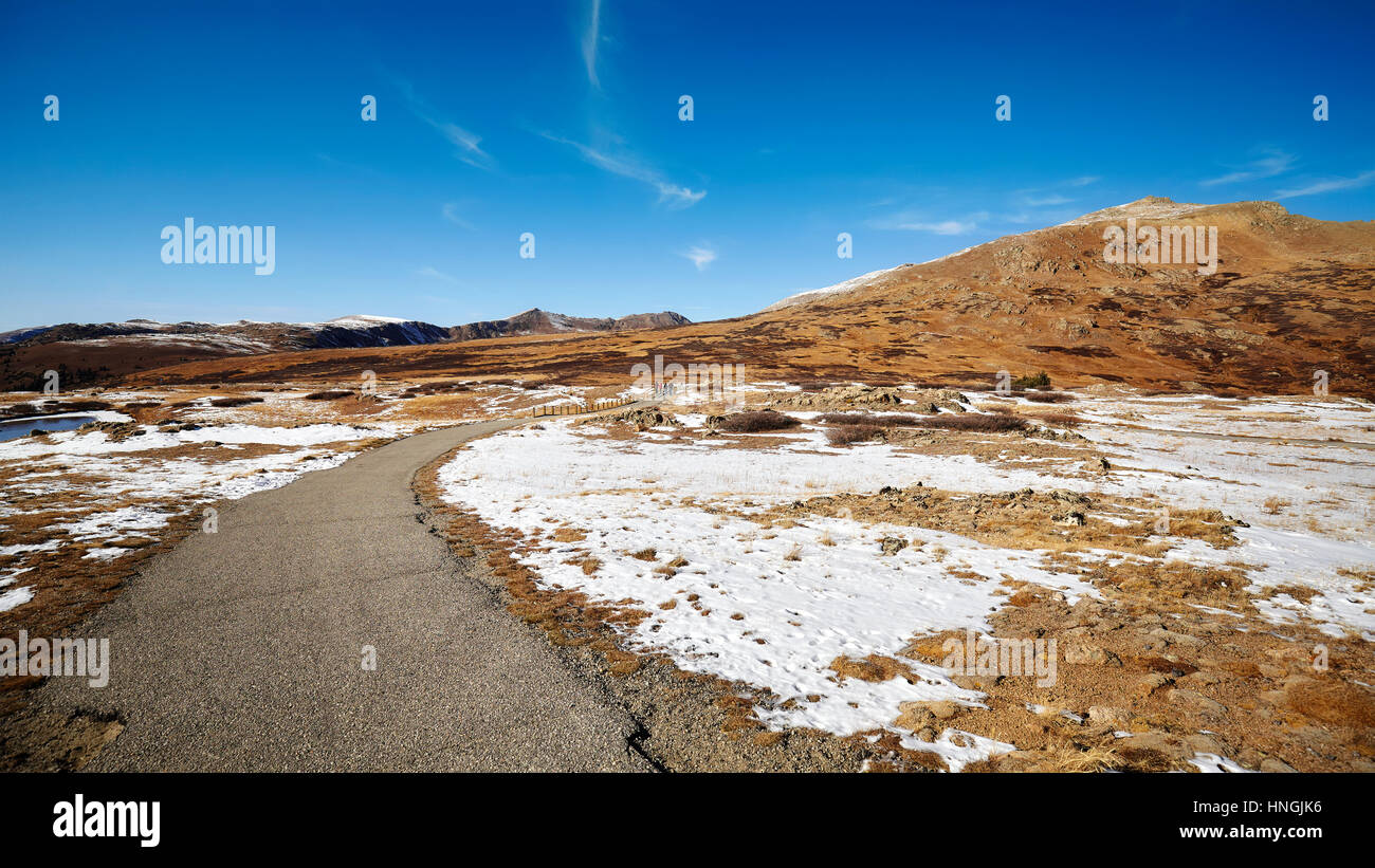 Indipendenza Pass sentiero di montagna, continental divide in Colorado, Stati Uniti d'America. Foto Stock