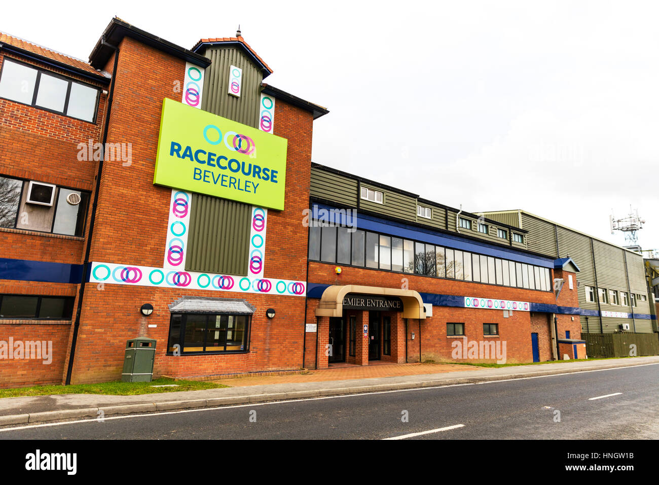 Beverley Racecourse Yorkshire horse racing corso REGNO UNITO Inghilterra corse di cavalli nel Regno Unito corsi di ingresso dell'edificio Foto Stock