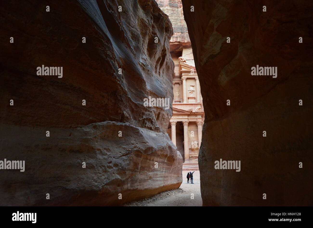 Al Khazneh nell'antica città di Petra, Giordania. Il tesoro. Petra ha portato alla sua designazione come Sito del Patrimonio Mondiale dell'UNESCO. Foto Stock