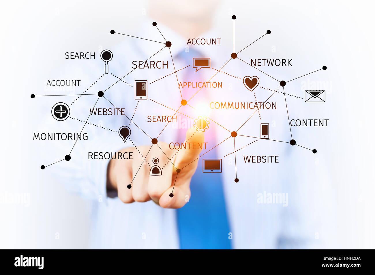 In prossimità di imprenditore lavora con i media sociali struttura di rete. Il rendering 3D Foto Stock