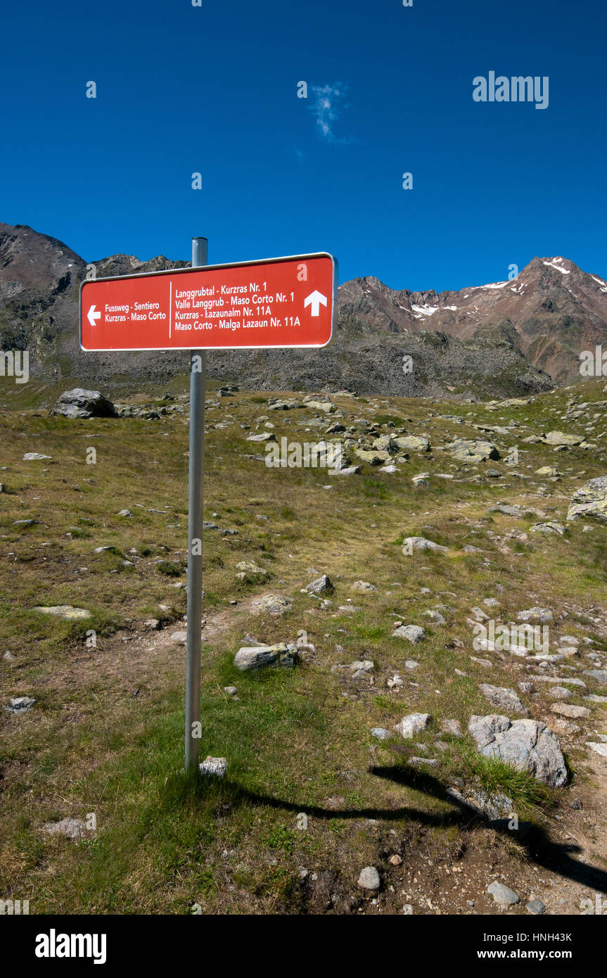 Percorso di metallo sign in Val Senales (Val Senales), Trentino Alto Adige, Italia Foto Stock