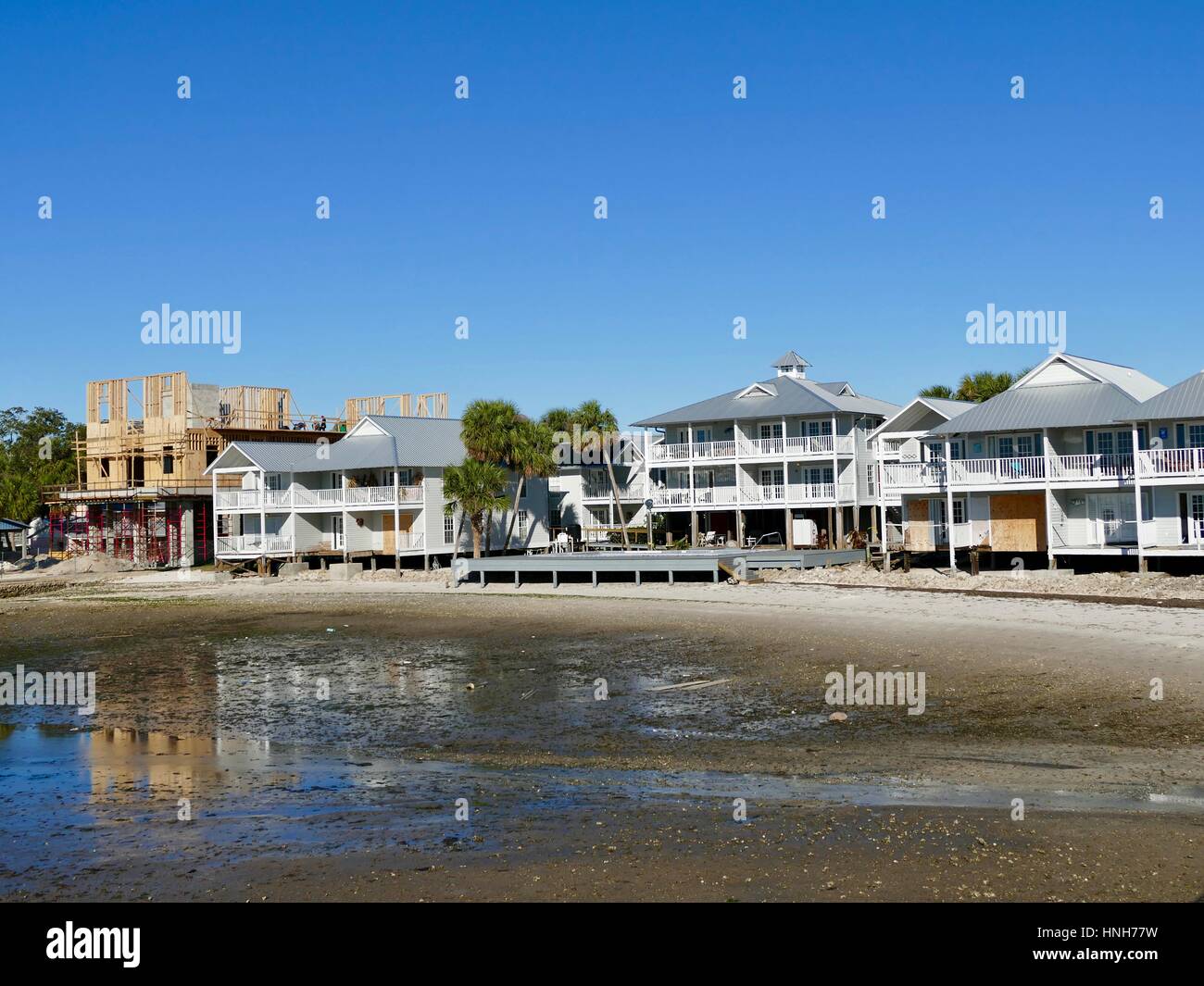 Gli edifici danneggiati cinque mesi dopo l uragano Hermine, Cedar Key, Florida, Stati Uniti d'America Foto Stock