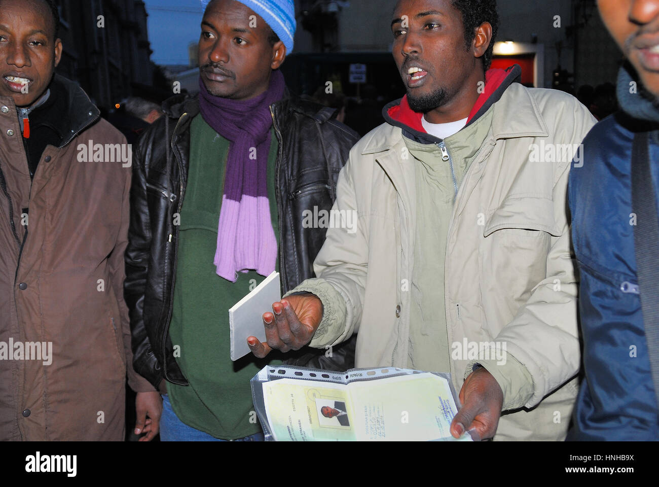 Padova, Italia. Marzo 1st. 2010. Manifestazione contro il crimine di immigrazione clandestina. Un centinaio di immigrati per chiedere un permesso di soggiorno. Foto Stock
