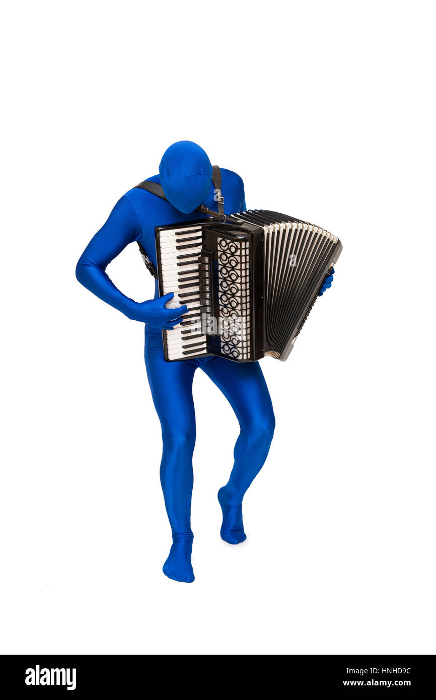 Misterioso uomo blu in morphsuit suona la fisarmonica isolato sul bianco Foto Stock