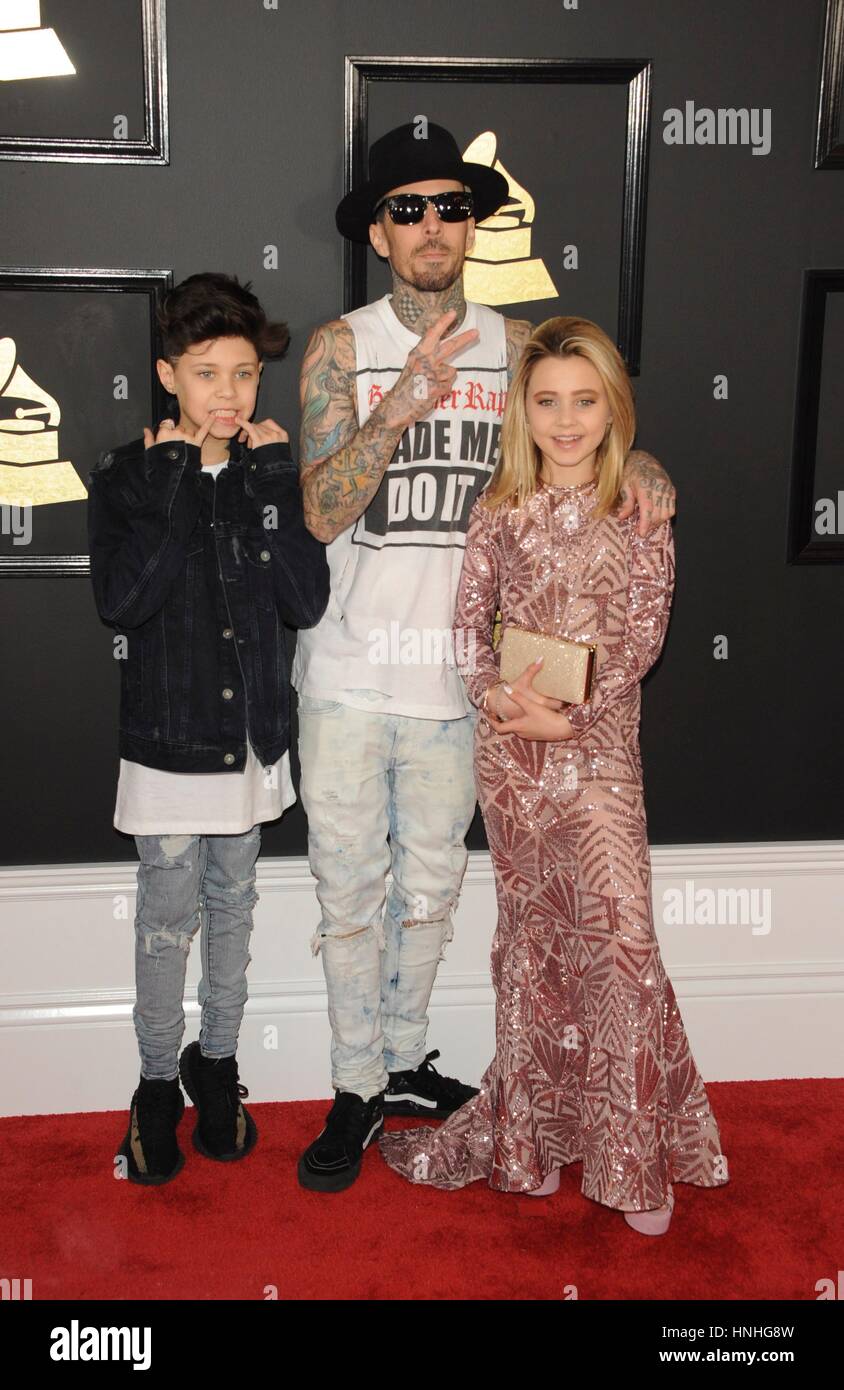 Los Angeles, CA, Stati Uniti d'America. 12 Feb, 2017. Travis Barker a arrivi per 59th Annual Grammy Awards 2017 - Arrivi 2, STAPLES Center di Los Angeles, CA 12 febbraio 2017. Credito: Charlie Williams/Everett raccolta/Alamy Live News Foto Stock