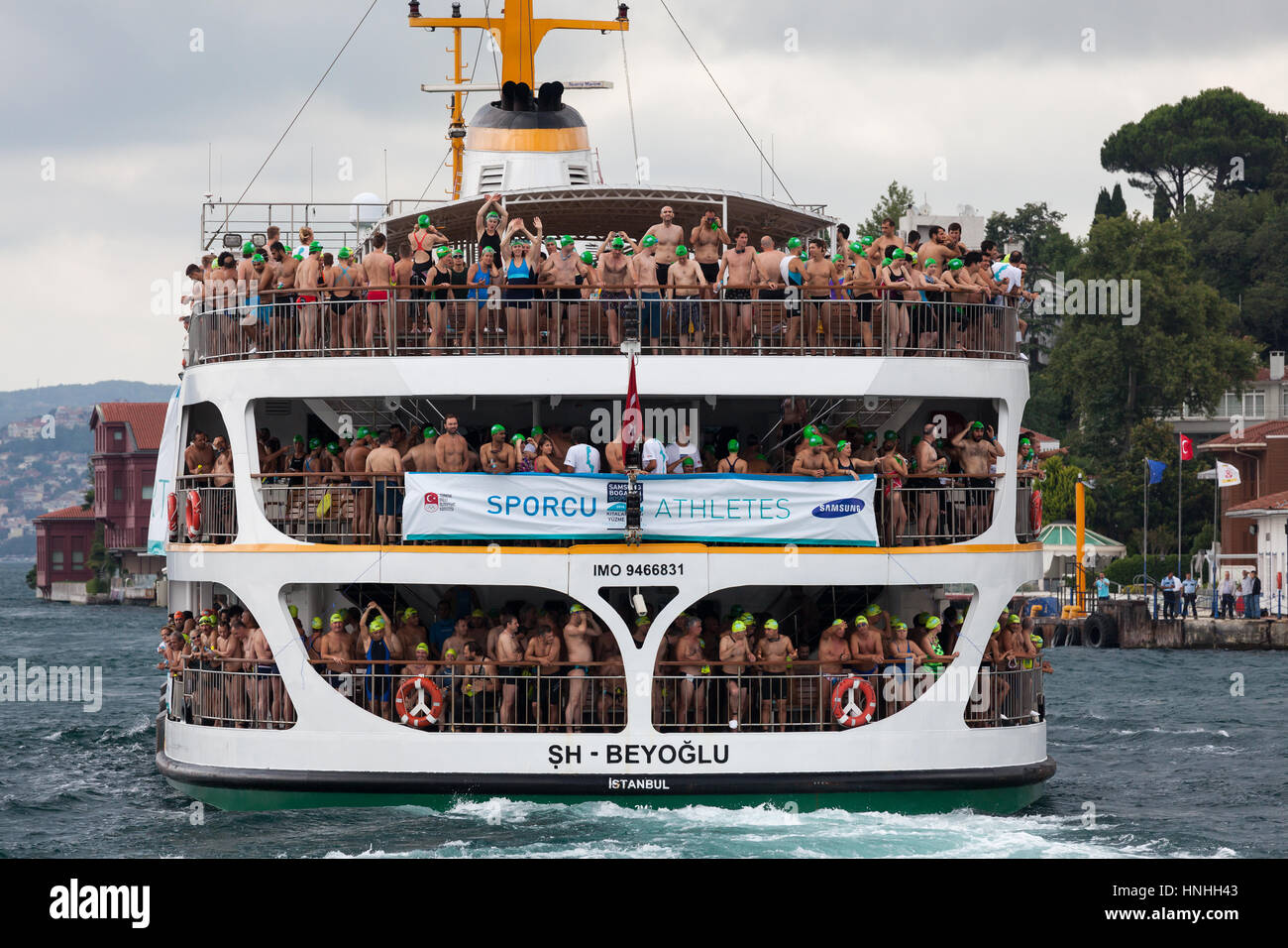 Istanbul, 20 luglio 2014 - La tradizionale 26 Samsung Bosforo Cross continentale gara di nuoto. Foto Stock