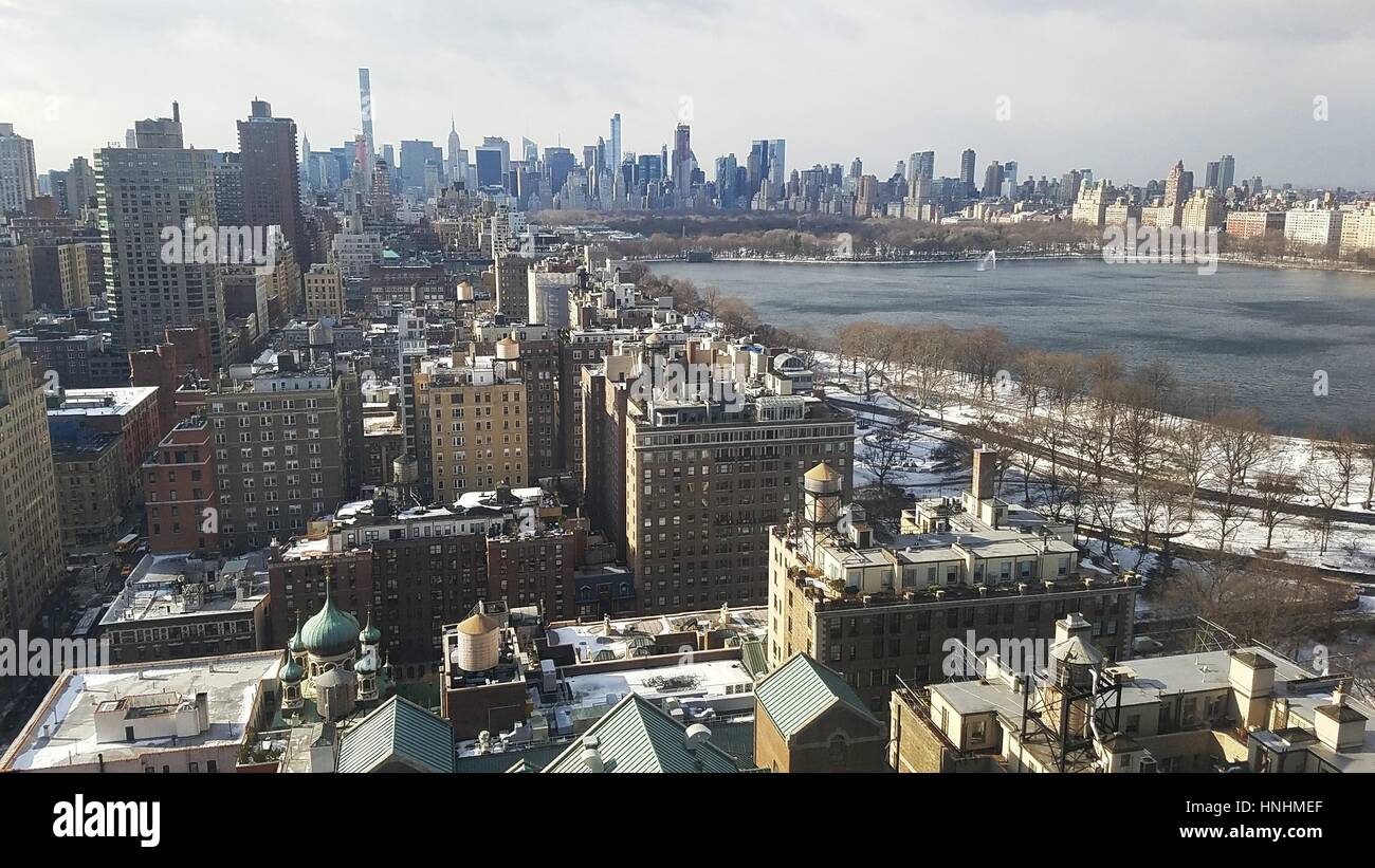 La città di New York, Stati Uniti d'America. Il 13 febbraio, 2017. Central Park sotto cieli di compensazione dopo il weekend di maltempo. New York è impaziente di più soleggiato meteo dopo un weekend grigio. Credito: Ward Pettibone/Alamy Live News Foto Stock