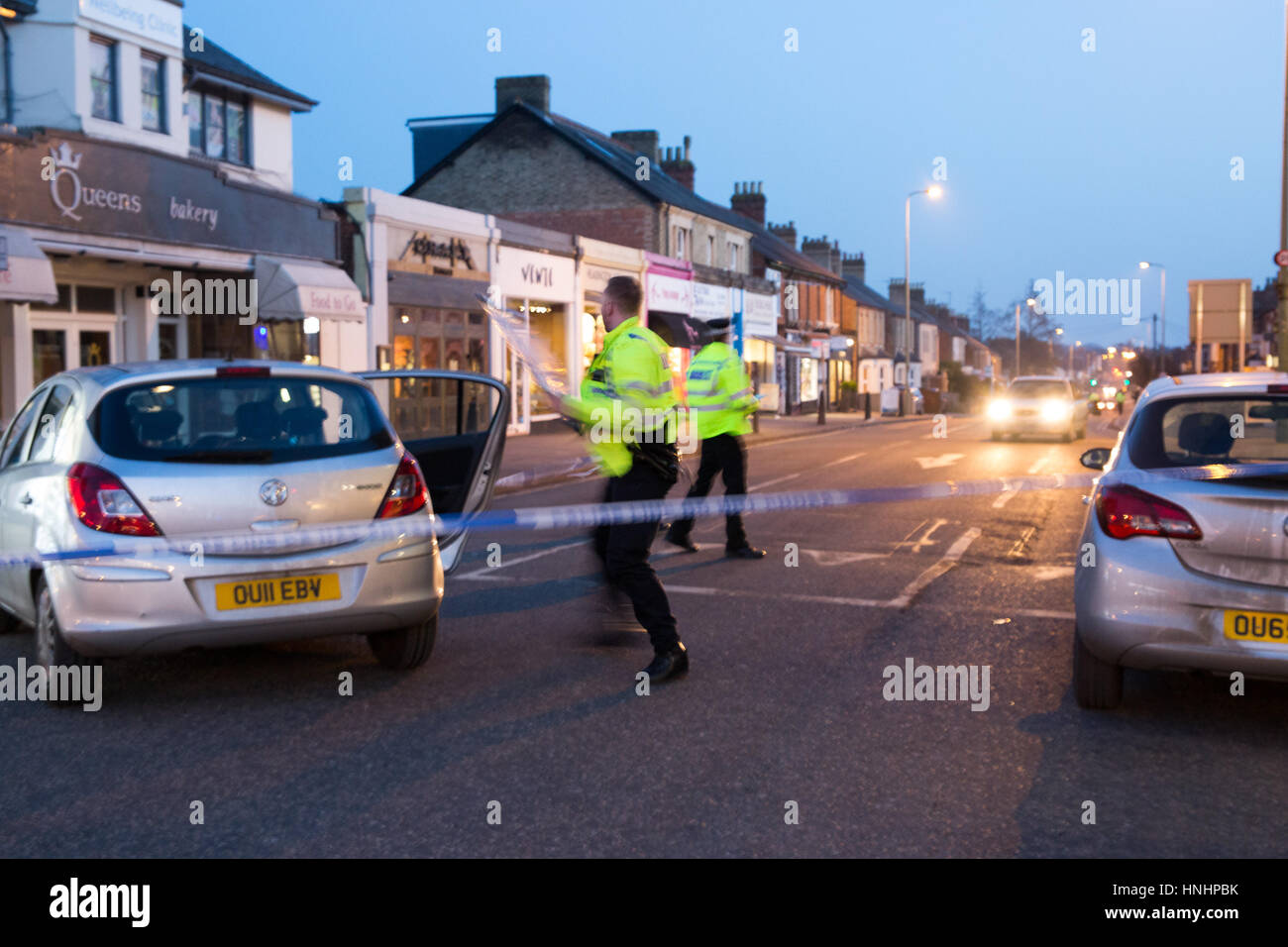 Oxford, Regno Unito. Xiii Febbraio, 2017. La polizia incidente chiuso strada trafficata in, Headington Oxford Credito: Pete Lusabia/Alamy Live News Foto Stock