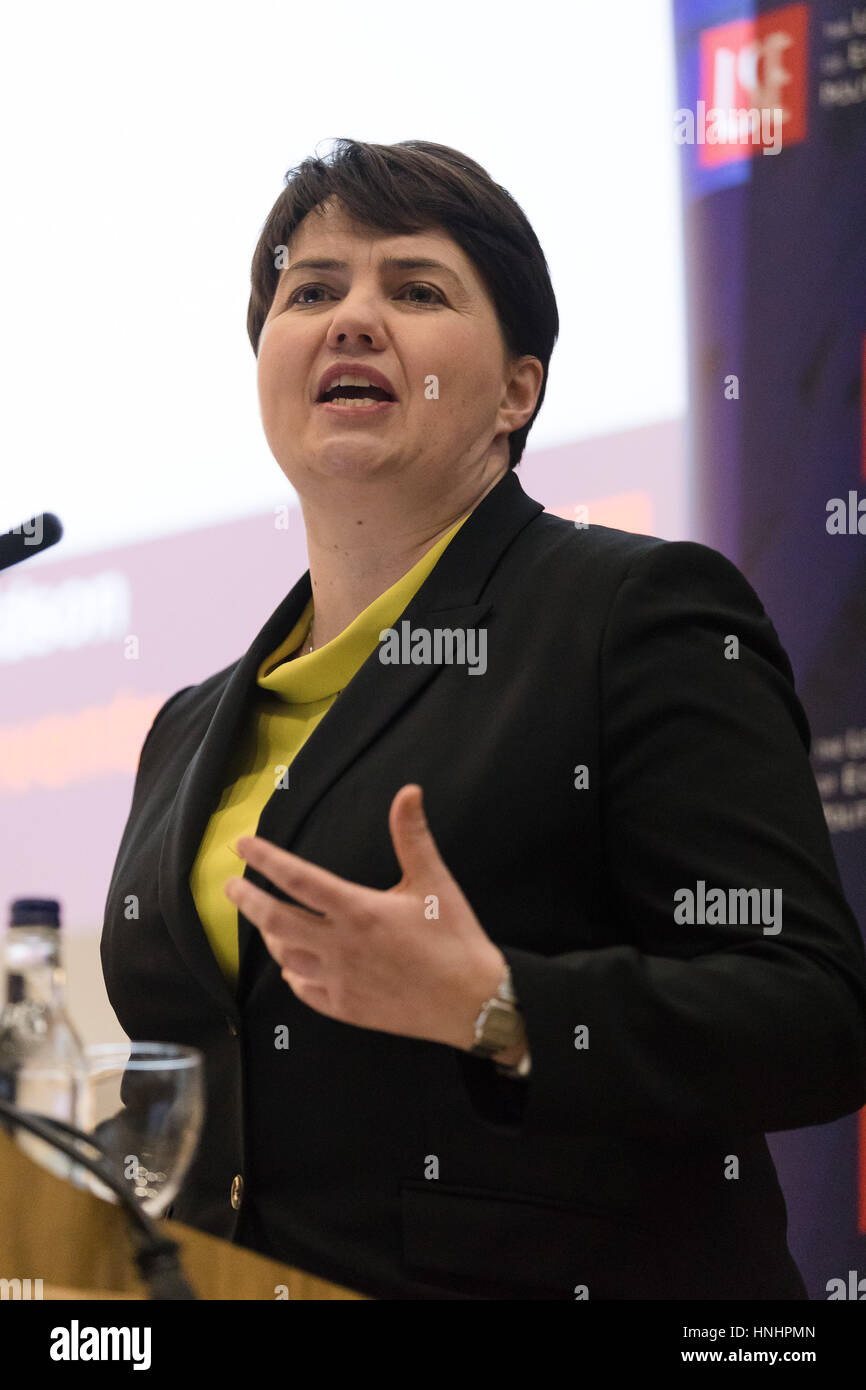 Londra, Regno Unito. 13 feb 2017. Conservatore scozzese unionista e leader di partito, Ruth Davidson fa un discorso sul raccordo dopo Brexit e il fresco caso per il Regno Unito a seguito del voto referendario a lasciare l'Unione europea. Credito: Vickie Flores/Alamy Live News Foto Stock