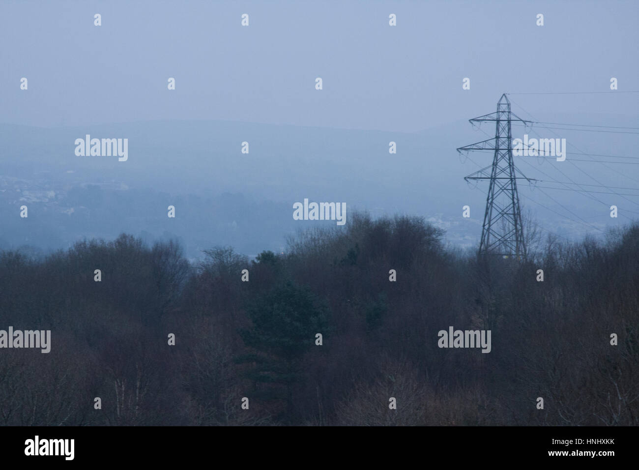 Cefn Coed, Merthyr Tydfil, South Wales, Regno Unito. Il 14 febbraio 2017. Regno Unito: meteo una nebbia fredda e inizio di mattina di oggi. Credito: Andrew Bartlett/Alamy Live News Foto Stock