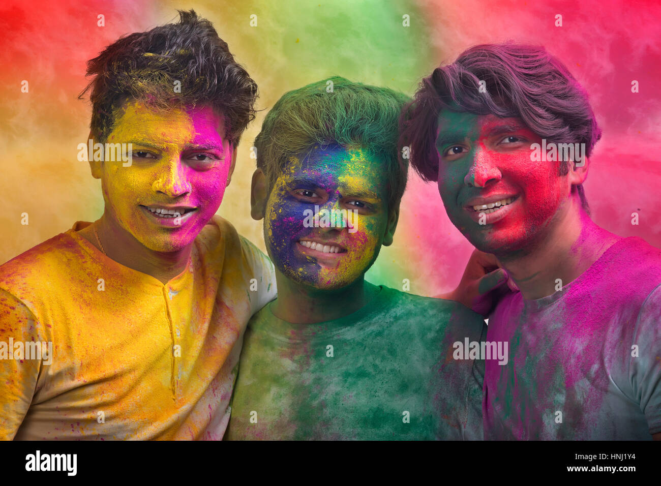 Ritratto di uomini indiano giocando holi Foto Stock