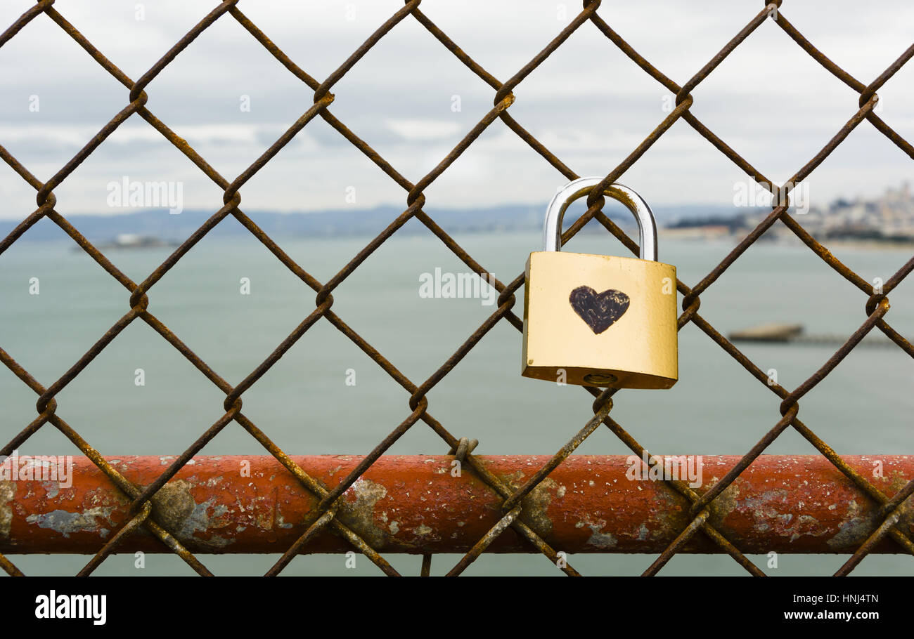 Amore tedesco dichiarazione su un lucchetto in San Francisco Golden Gate - Profondità di campo Foto Stock
