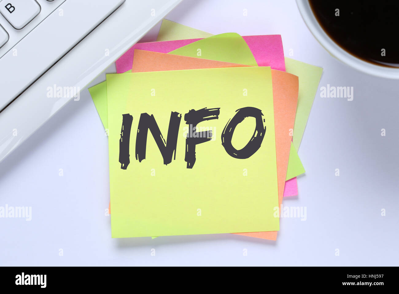 Info Informazioni messaggio annuncio news annunciare desk della tastiera del computer Foto Stock