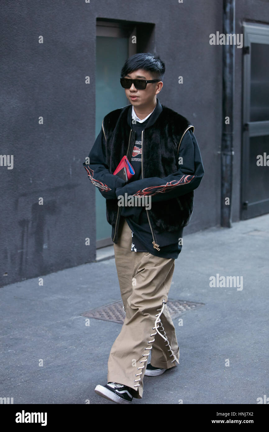 Pantaloni Beige Immagini e Fotos Stock - Alamy