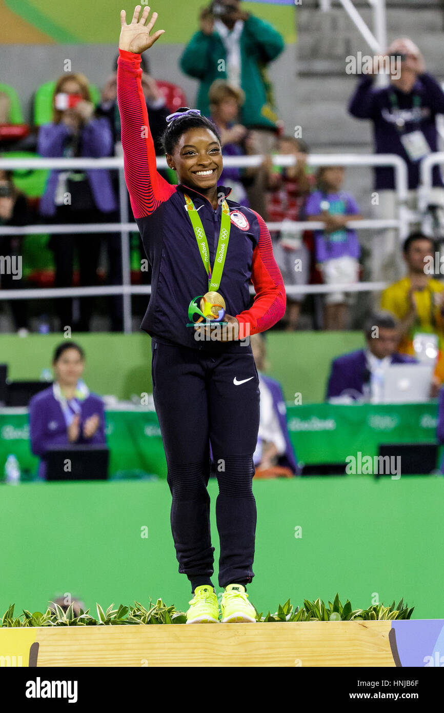 Rio de Janeiro, Brasile. 11 agosto 2016. Simone Biles (USA) - Medaglia d'oro nel femminile artistico tutti i singoli-attorno al 2016 Olympic Summe Foto Stock