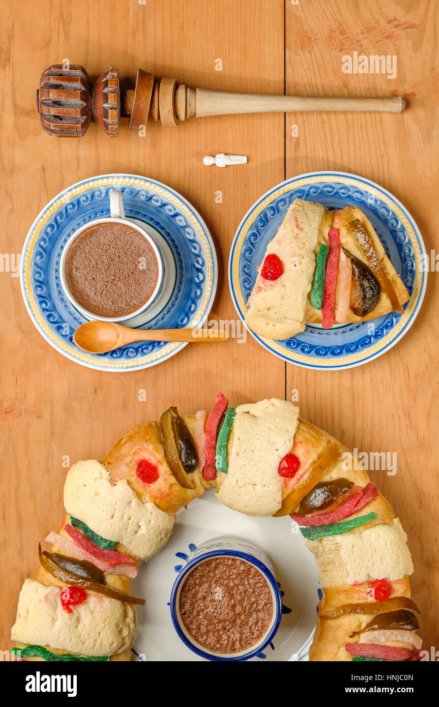 Epifania torta, Kings torta, Roscon de Reyes o Rosca de Reyes Foto Stock