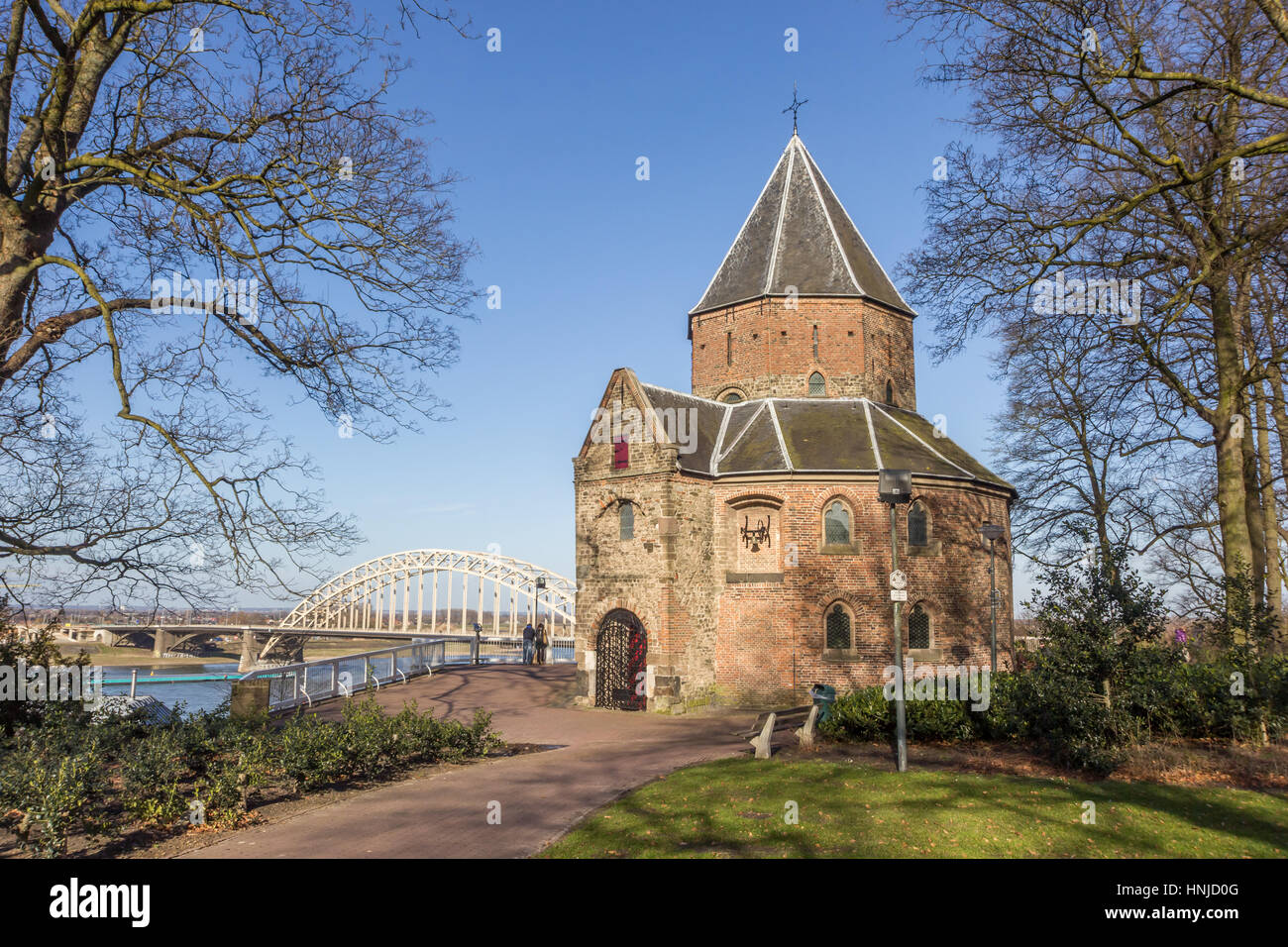 Sint Nicolaas chiesa e waalbrug a Nijmegen, Paesi Bassi Foto Stock